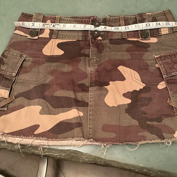 Mods International army print cargo skirt with 4 side pockets & 2 back pockets - Picture 9 of 9